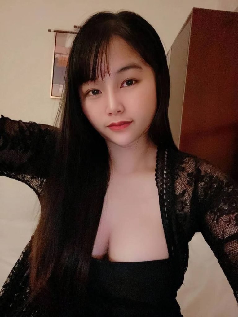amina sexy model